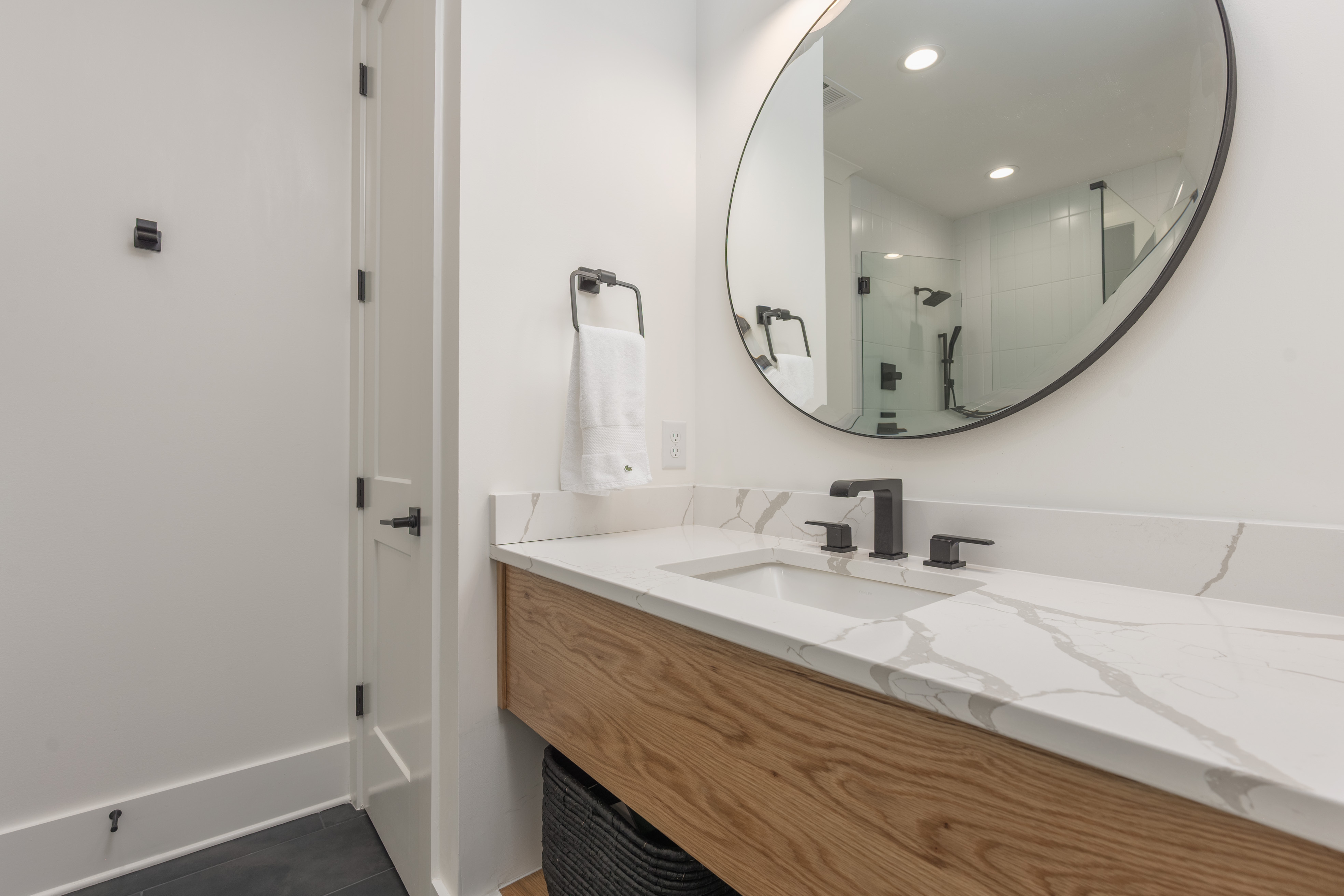 1041 Holt's Ferry image 46